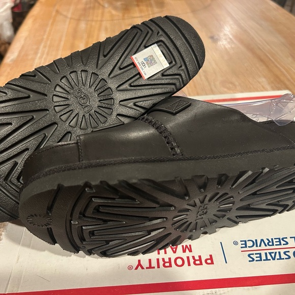 UGG Black Sandals - Picture 4 of 4